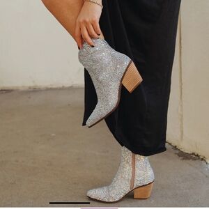 Betsey Johnson Diva Boots